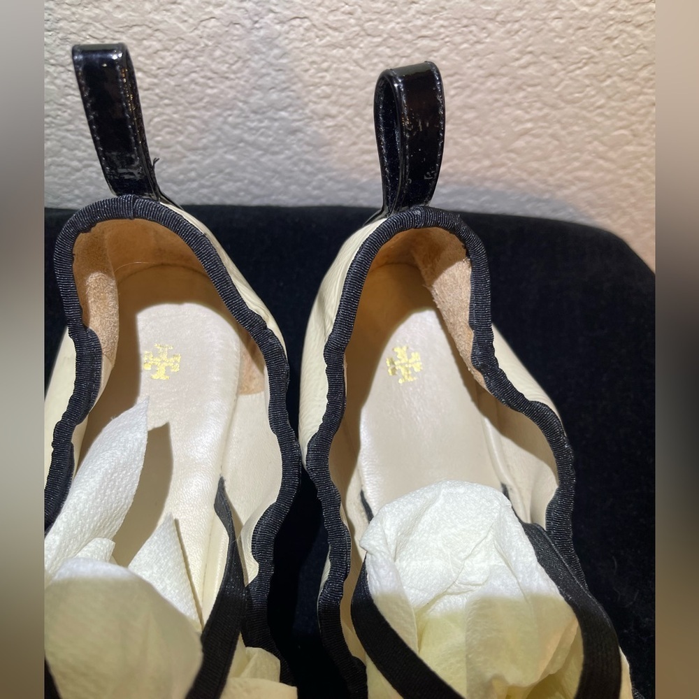 Tory Burch soft scrunch Cream Patent Flats with Black trim crisscross straps - Picture 6 of 11